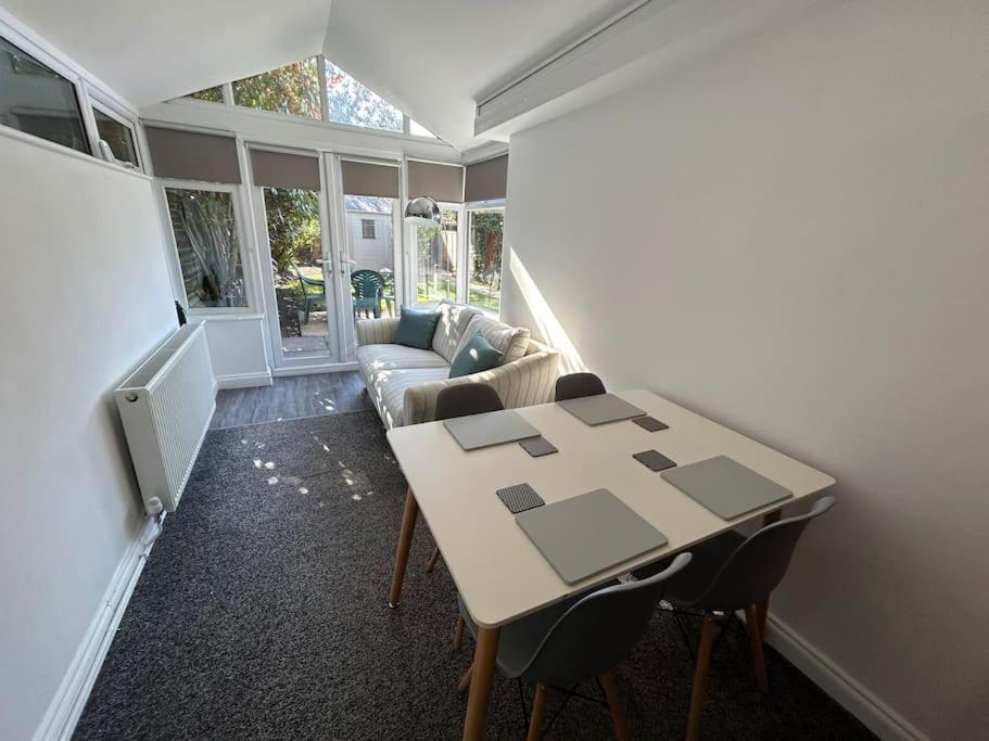 Modern & Spacious 4 Bedroom Crewe