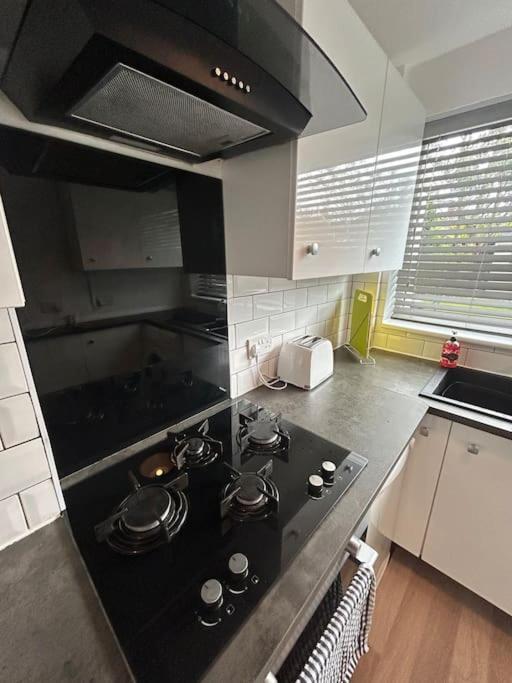 Modern & Spacious 4 Bedroom Holiday home Crewe