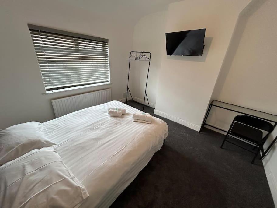 Modern & Spacious 4 Bedroom Crewe